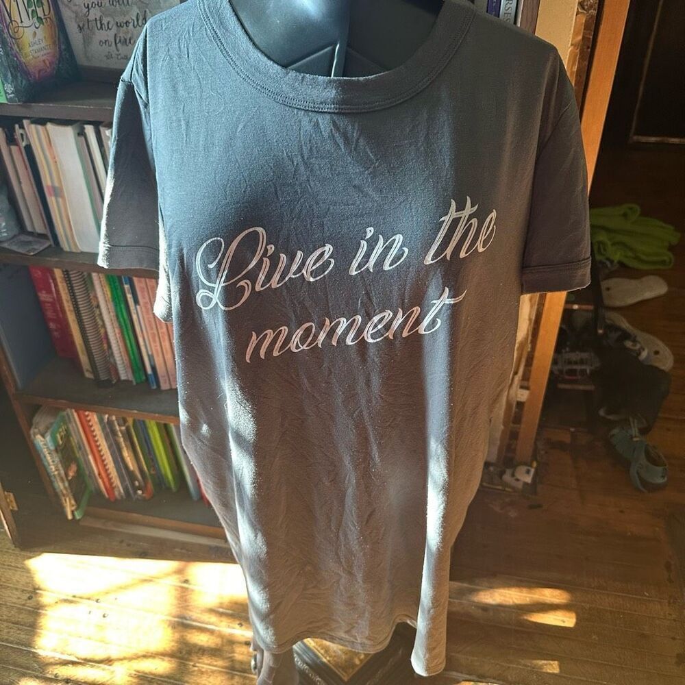 Gray Graphic Tee - Live in the Moment